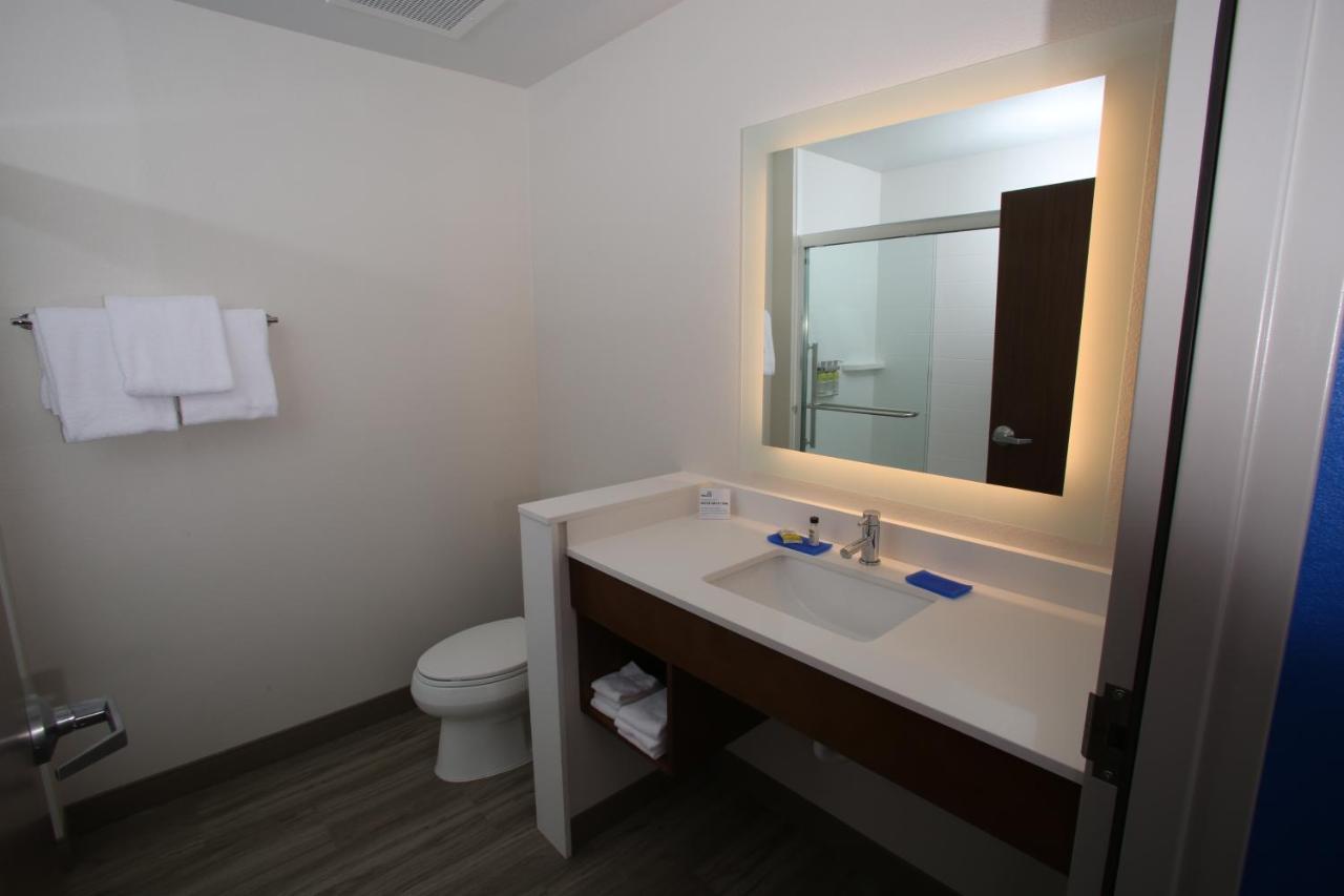Holiday Inn Express Hotel And Suites Lincoln Airport By Ihg Buitenkant foto