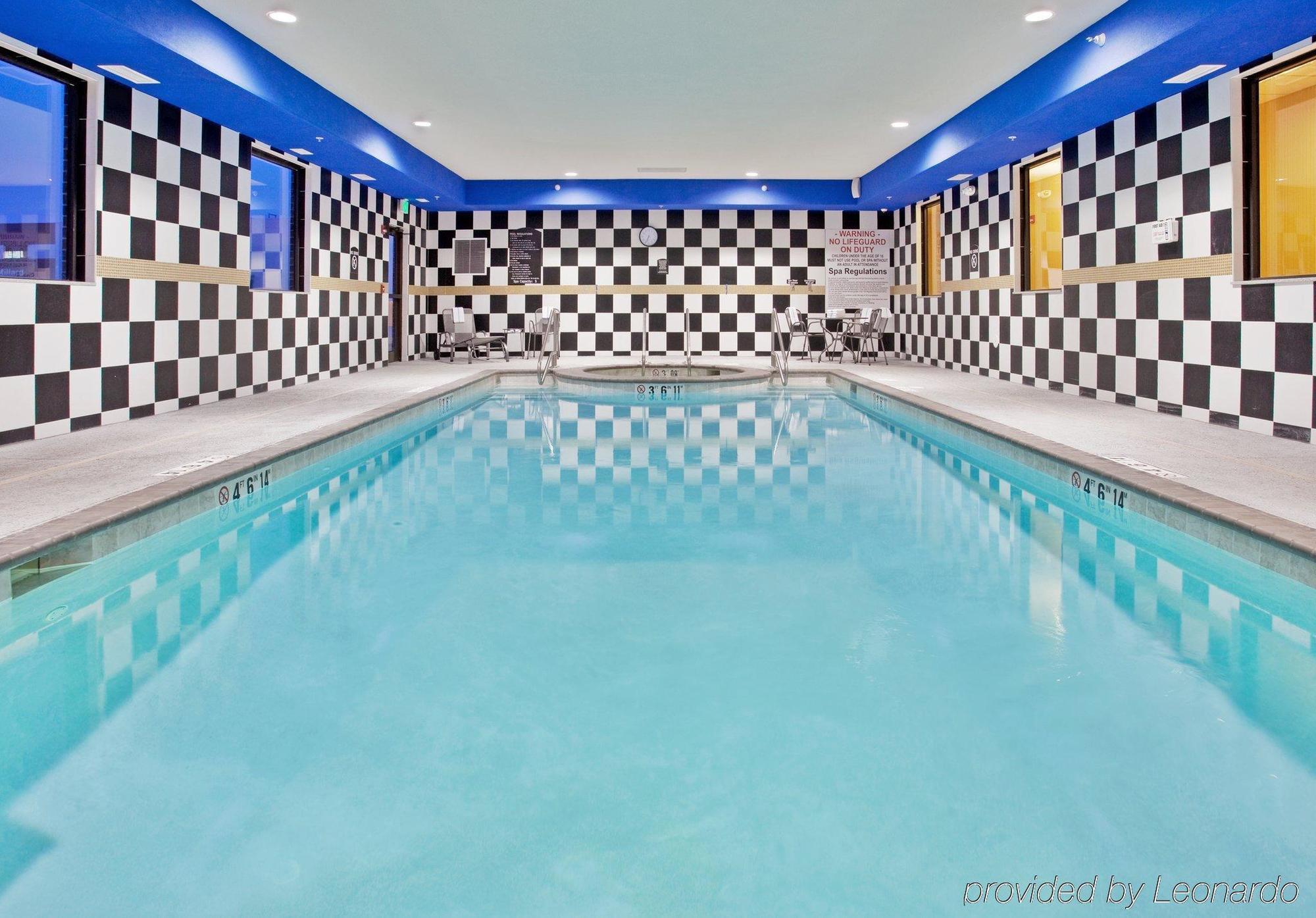 Holiday Inn Express Hotel And Suites Lincoln Airport By Ihg Buitenkant foto
