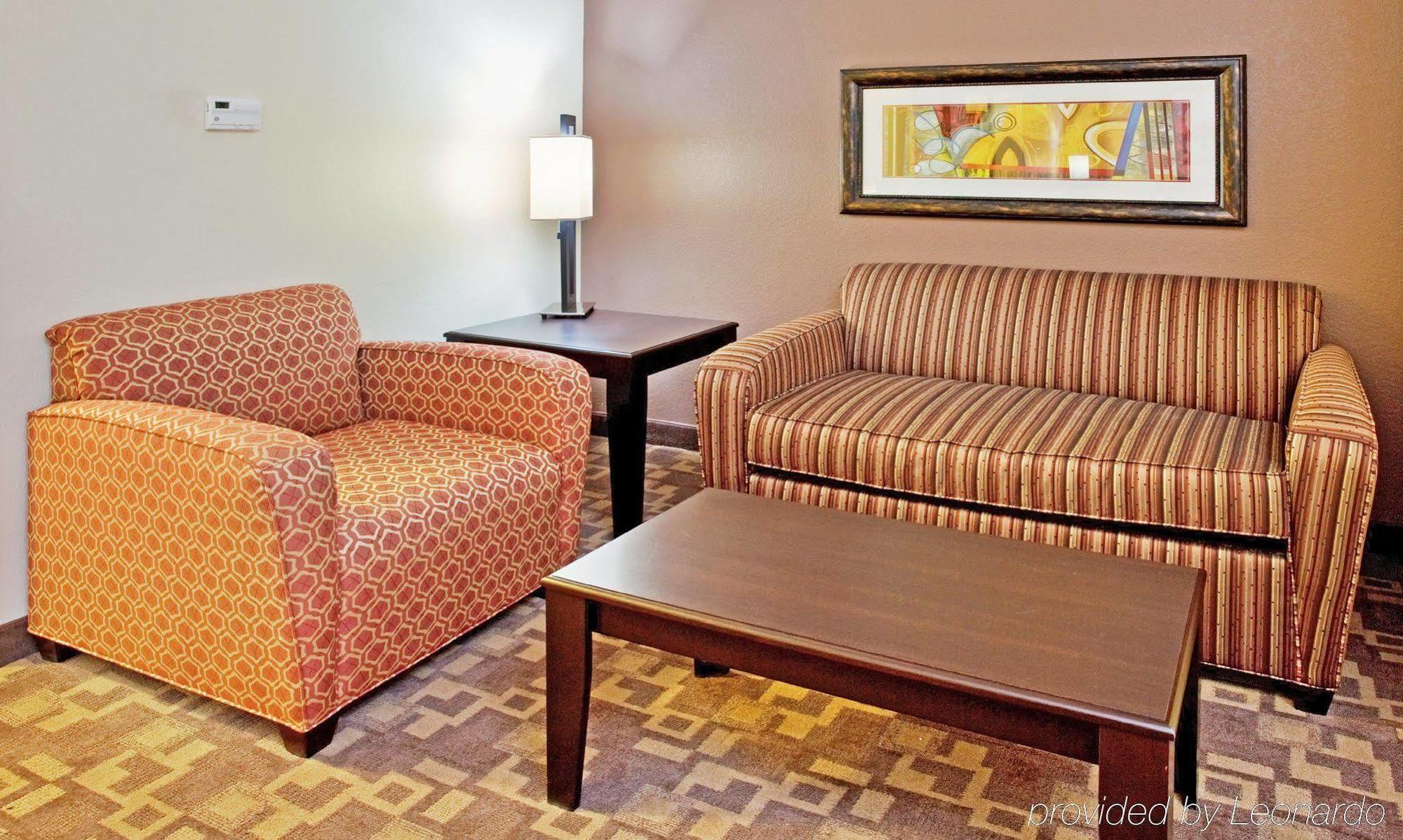 Holiday Inn Express Hotel And Suites Lincoln Airport By Ihg Buitenkant foto