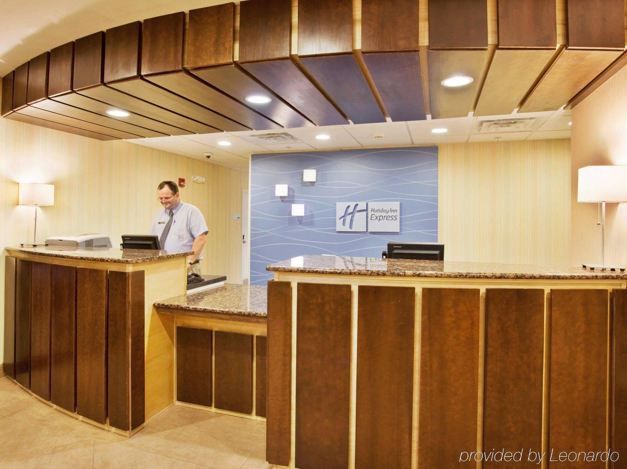 Holiday Inn Express Hotel And Suites Lincoln Airport By Ihg Buitenkant foto