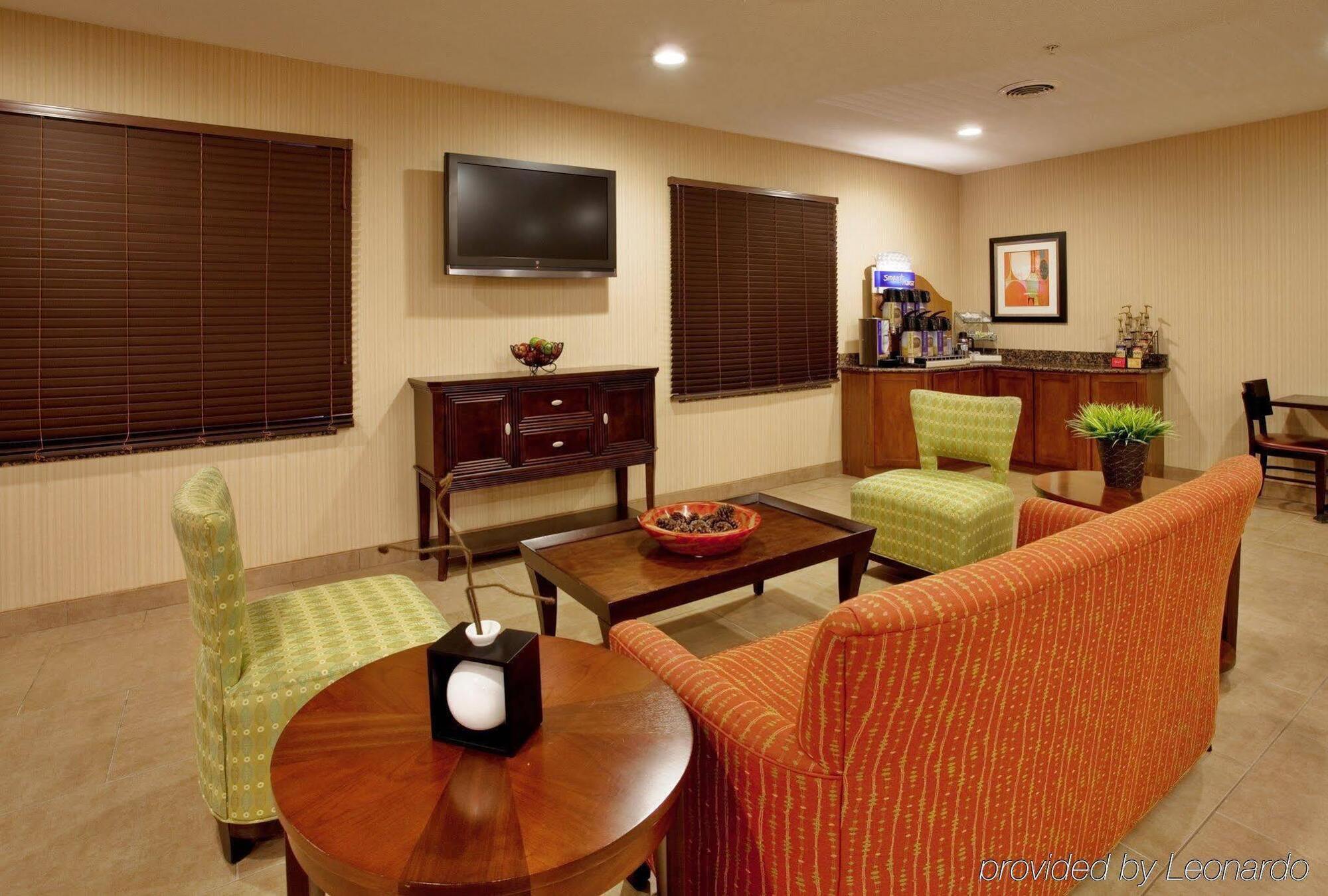 Holiday Inn Express Hotel And Suites Lincoln Airport By Ihg Buitenkant foto