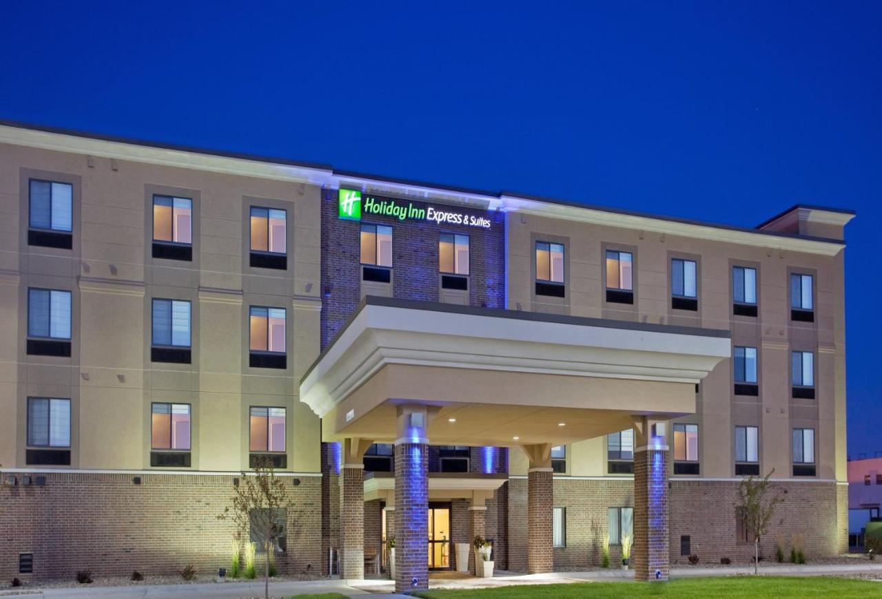 Holiday Inn Express Hotel And Suites Lincoln Airport By Ihg Buitenkant foto