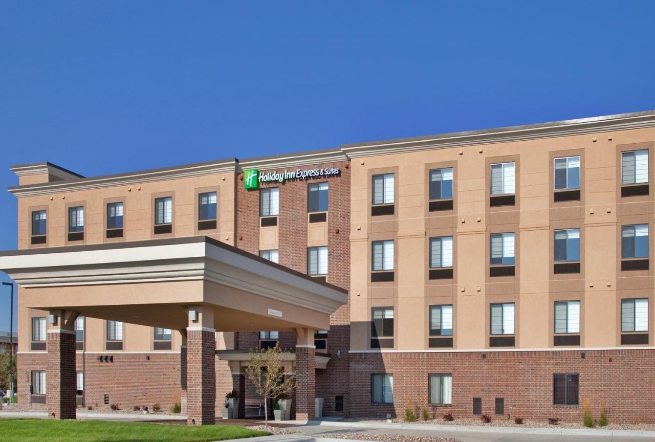Holiday Inn Express Hotel And Suites Lincoln Airport By Ihg Buitenkant foto