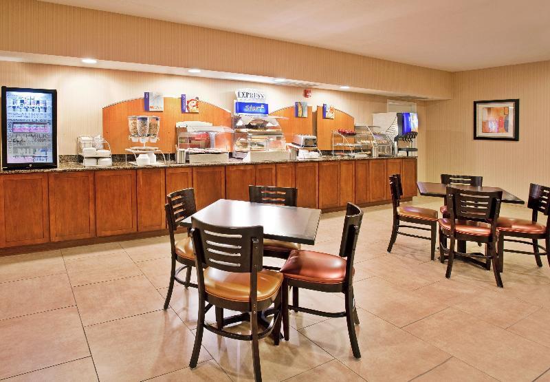 Holiday Inn Express Hotel And Suites Lincoln Airport By Ihg Buitenkant foto